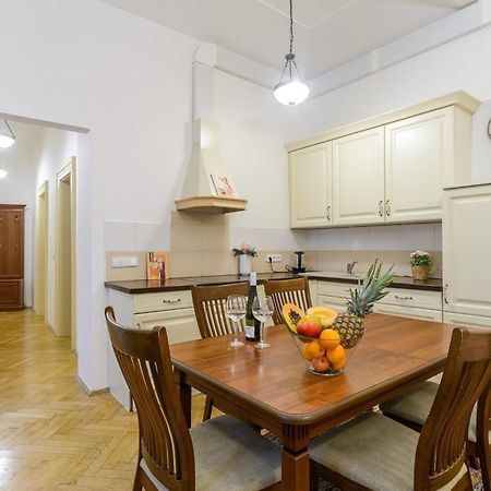 Cozy Apartment Near Stefanikuv Most Prague Luaran gambar