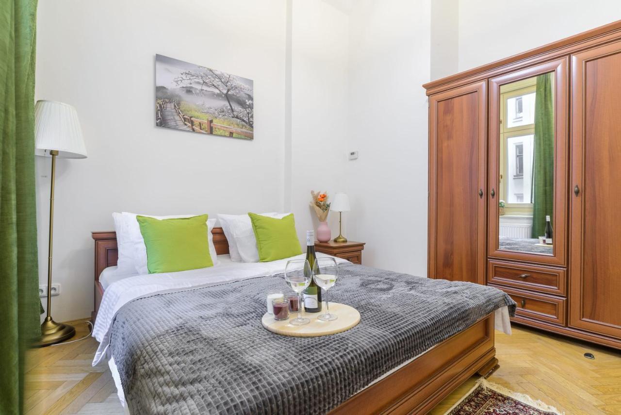 Cozy Apartment Near Stefanikuv Most Prague Luaran gambar